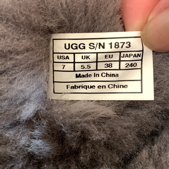 UGG Bailey Button Triplet Boot Size 7 - Picture 6 of 7